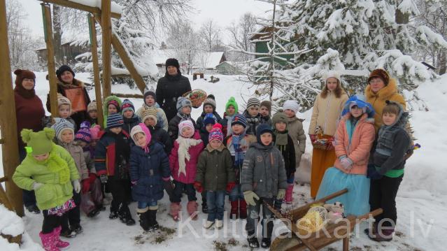 Lieldienu pasākums pirmskolas vecuma bērniem ""Saules zaķim pa pēdām"'